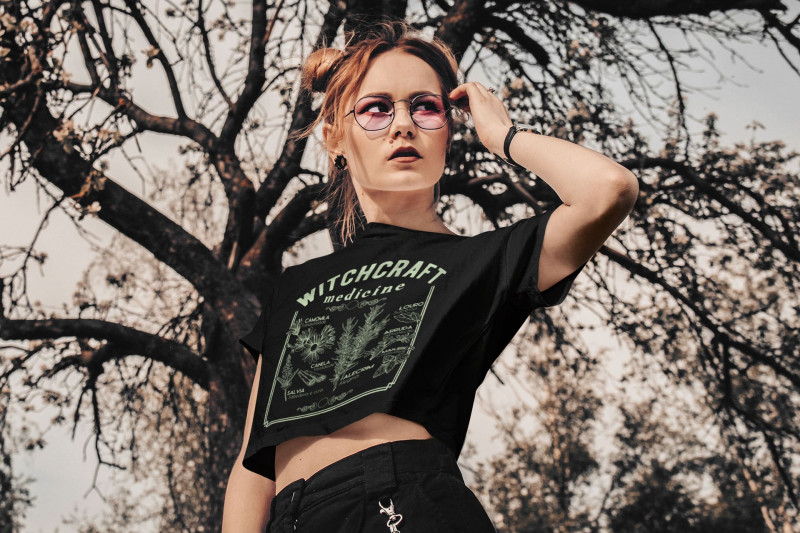 Camiseta Witchcraft Medicine (Brilha no Escuro!)