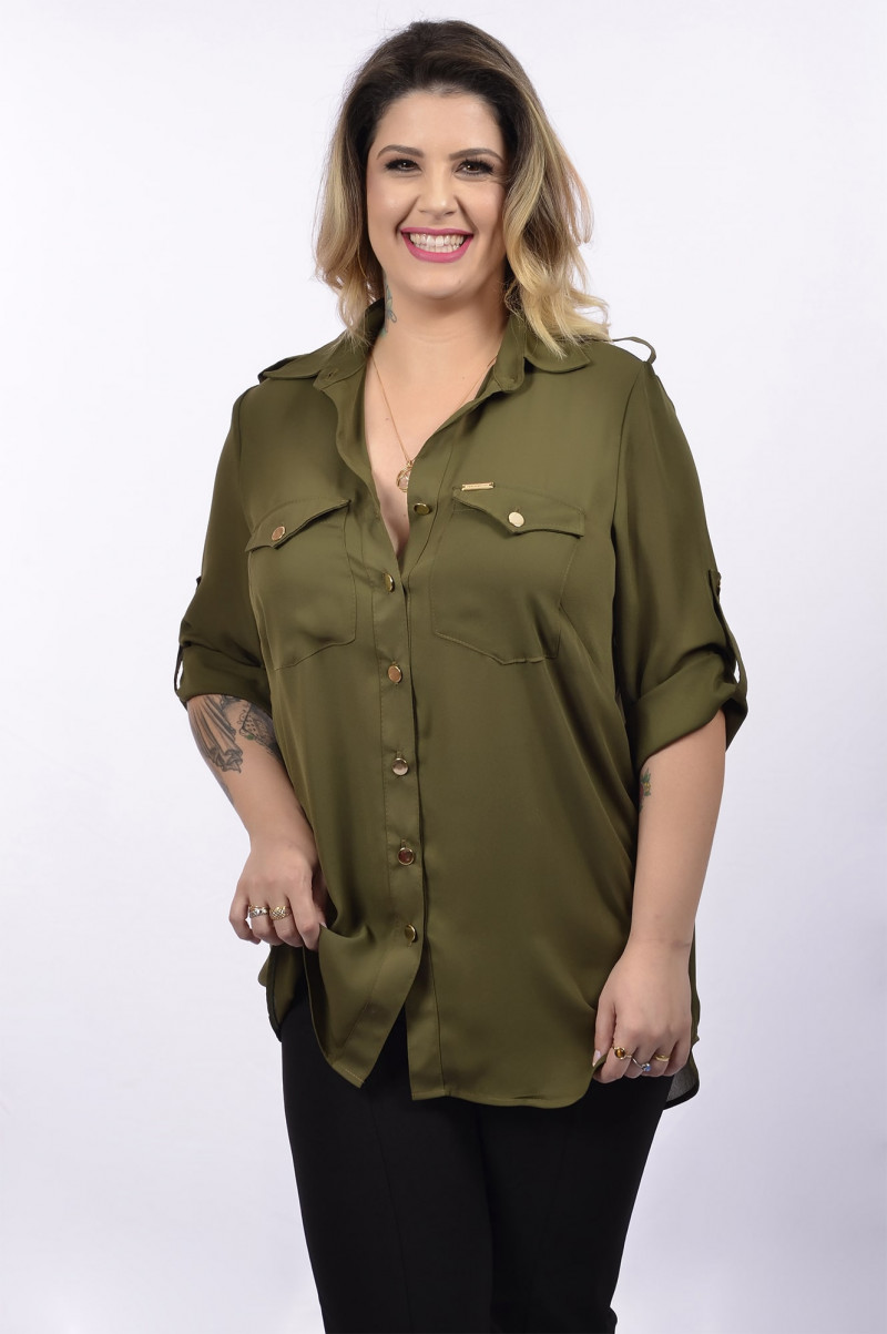 Modelo de sale blusa de musseline