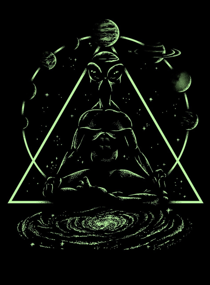 Camiseta ET Meditando no Espaço (BRILHA NO ESCURO!)