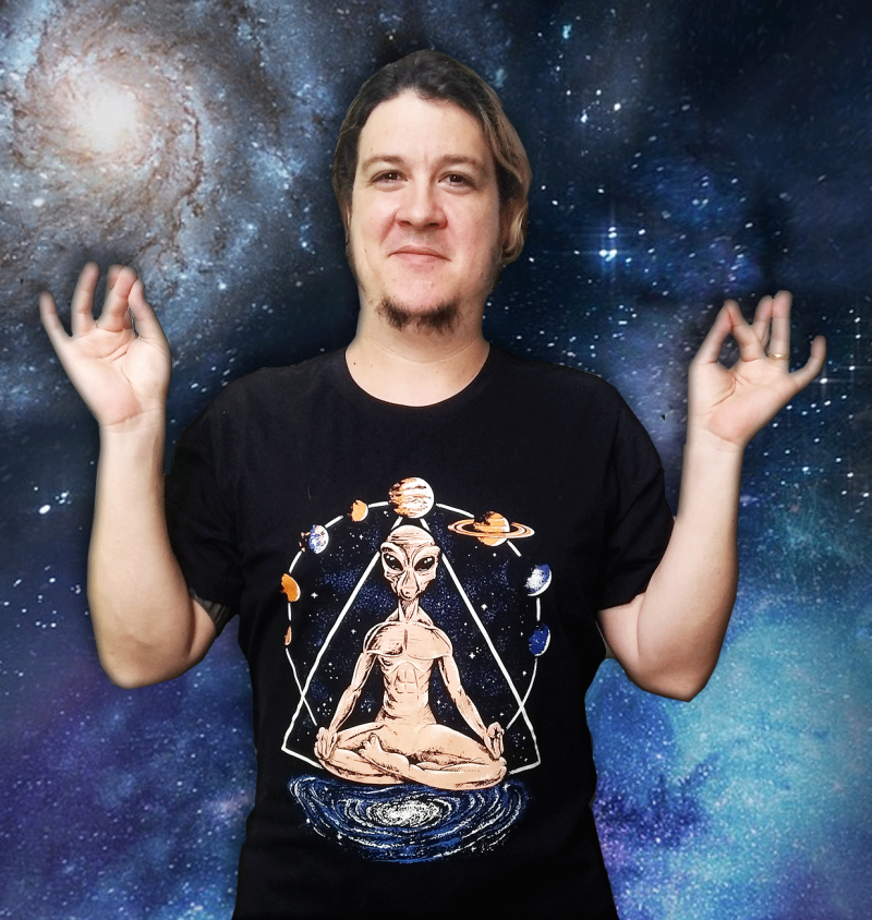 Camiseta ET Meditando no Espaço (BRILHA NO ESCURO!)