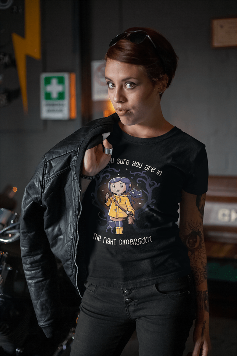 Camiseta "Caroline" - The Right Dimension (Brilha no Escuro!)