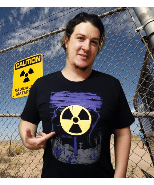 Camiseta Radioatividade (BRILHA NO ESCURO!)